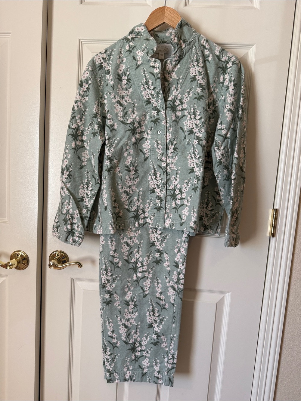 Garnet Hill organic fleece Long Sleeve pajamas, Sage Green, floral, size XL